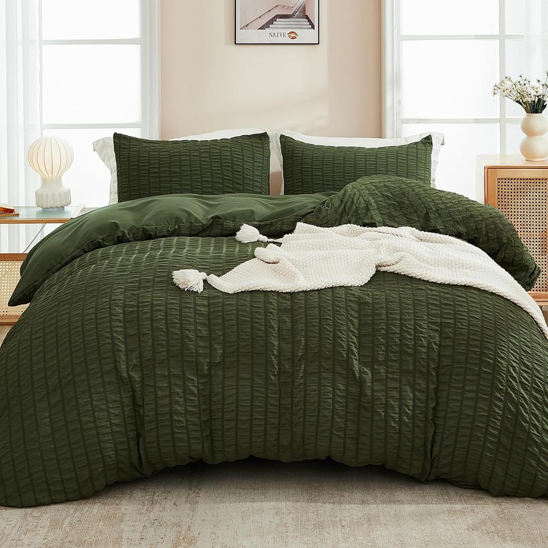 AveLom Dark Olive Green Seersucker Duvet Cover Set Queen (90 x 90 inches), 3 Pieces (1 Duvet Cover + 2 Pillowcases), Ultra Soft Washed Microfiber, Textured Duvet Cover with Zipper Closure, Corner Ties