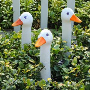 Suzile 1 Piece Porch Goose Statue Goose Decorative Garden Stake Funny Porch Goose Resin Garden Lawn Yard Decor Gifts for Home Outdoor Patio