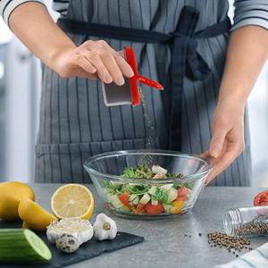 SIGNORA WARE Spice Jars with Lids - 4 oz Refillable Empty Airtight Spice/Seasoning Containers Set -2 in 1 Pour/Sift Shaker Lids Clear Plastic Spice/Seasoning Organizer Kitchen/Travel 3 pk.Red