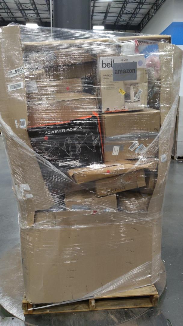 Pallet of salvage items
