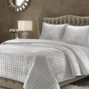 Tribeca Living Luxury Velvet Quilt Set Queen Bedding Set, 260 GSM Soft Velvet Oversized Comforter Set, Florence Box Stitch Premium Bedspread Coverlet for All Season, with 2 Pillow Shams, Silver Grey