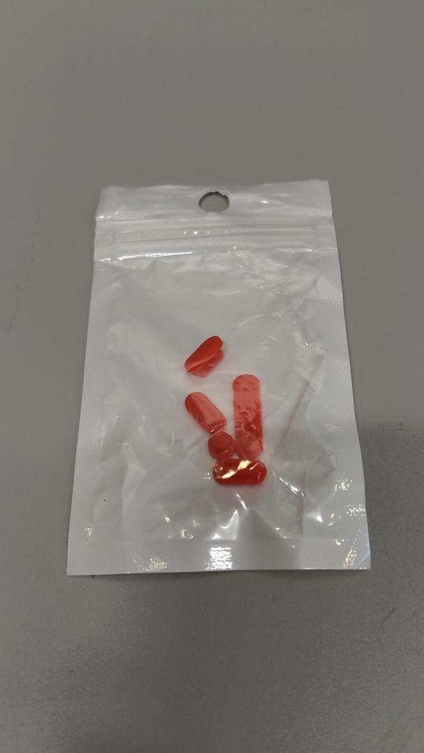 Anti-Dust Flanged Plastic End Cap
 4 pcs