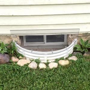 Window Well Covers Outside, Heavy-Duty Polycarbonate Basement Window Well Covers, All-Weather Against Debris, UV Resistant, Tear-Resistant, Waterproof, Windproof (Only Cover)41" X 18"