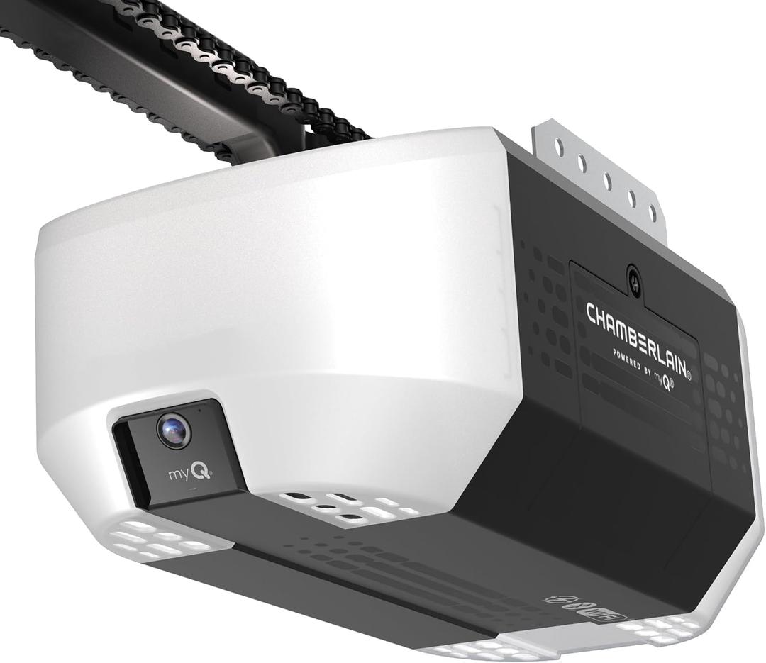 Chamberlain 3/4 HP Chain Drive Smart Garage Door Opener with Fixed Camera, Battery Backup, 2-Bulb Lighting, and myQ Connectivity