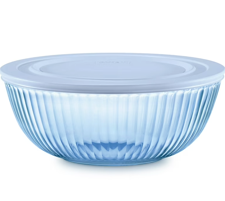Pyrex Sculpted Tinted 4.5qt Glass Mixing Bowl with Airtight Plastic Lid, Blue