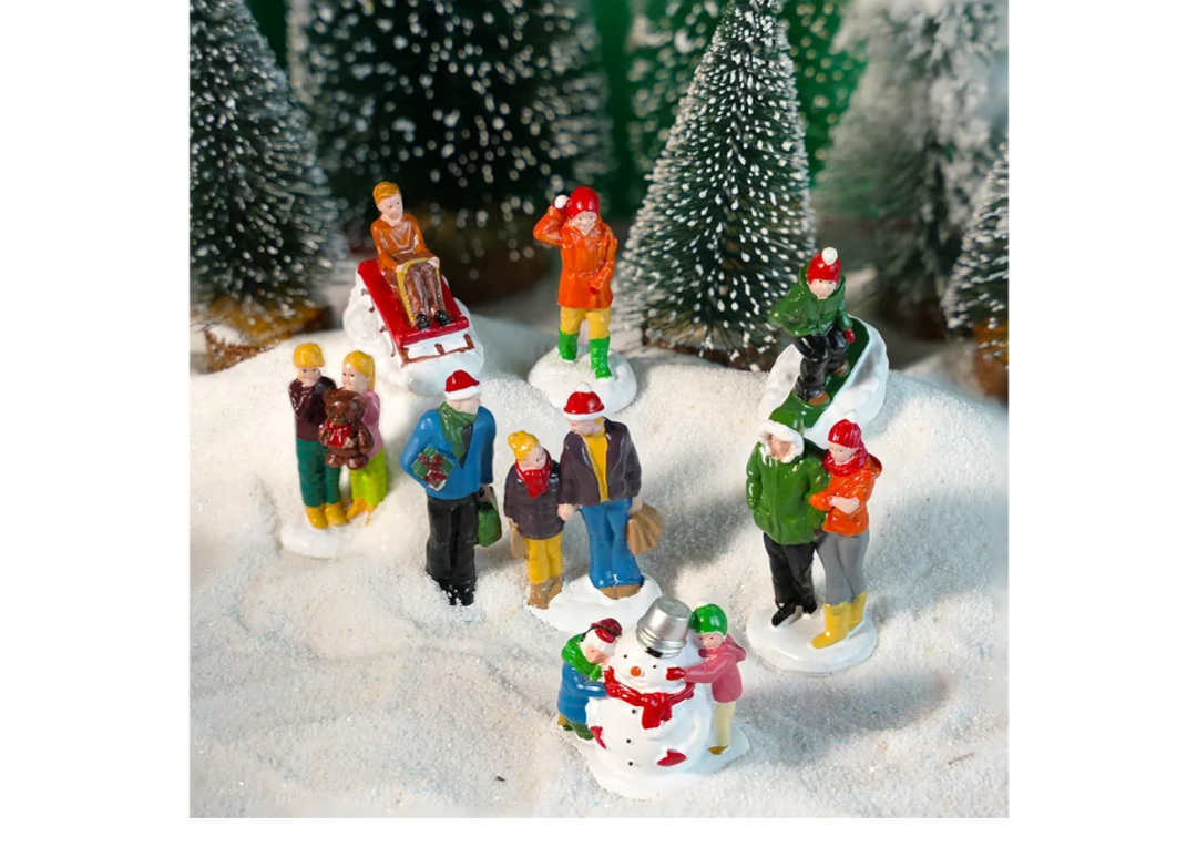 Rileryan 8 PCS Miniature Christmas Town People Figurines Village Sets for Christmas Collectible Decorations Accessories