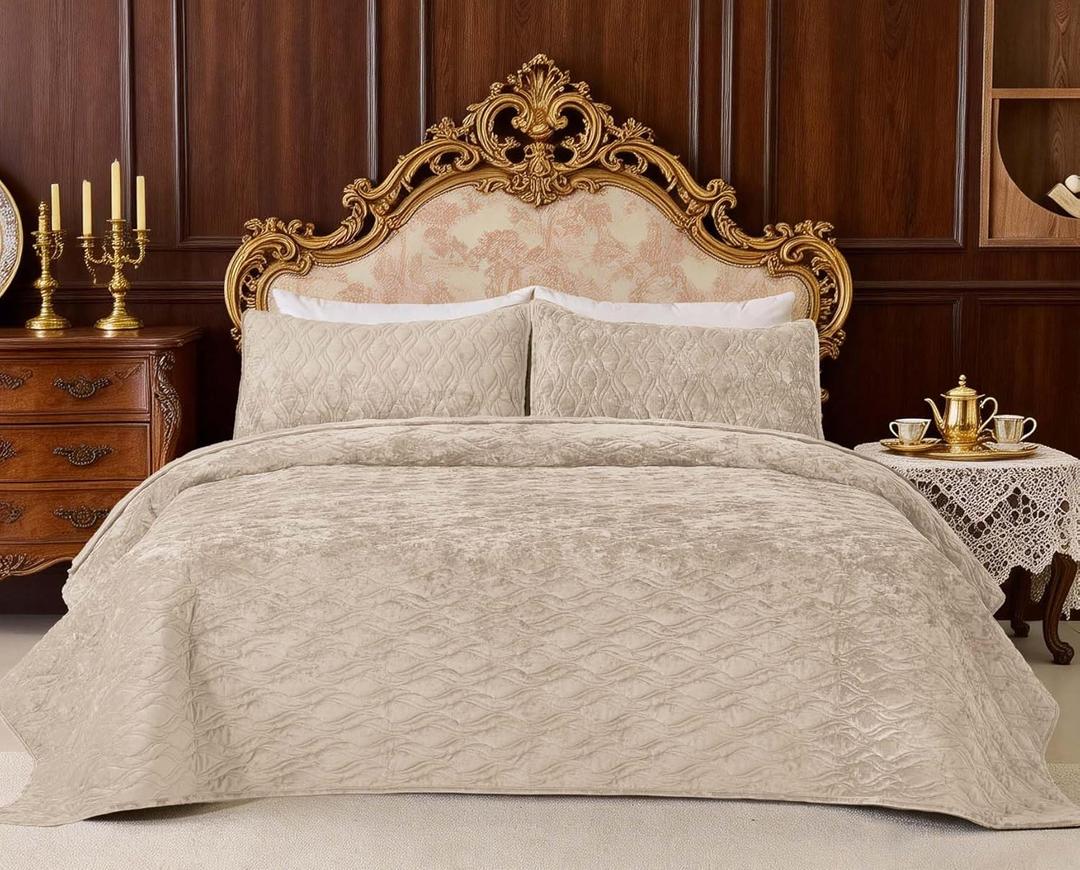 Velvet Quilt Bedding Set 106x118 California King Szie Bedspread Ultra Soft Luxury Comforter Bed Cover with 2PCS Pillow Shams Versatile Style for Bedroom Home Decoration Gift,Beige