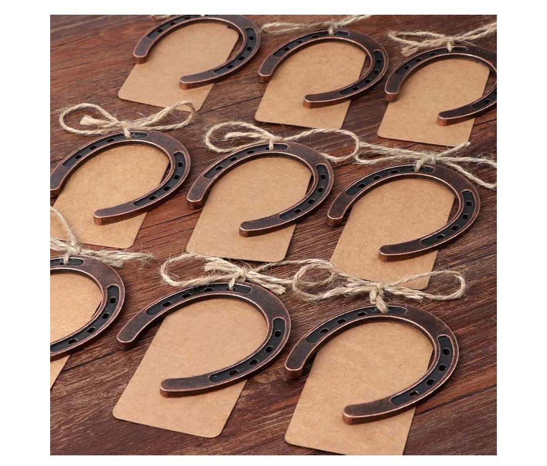 AerWo 20+pcs Good Lucky Horse Shoes with Kraft Tag, Metal Mini Craft Horseshoes Decorations for Rustic Vintage Wedding Party Decor Western Party Decorations