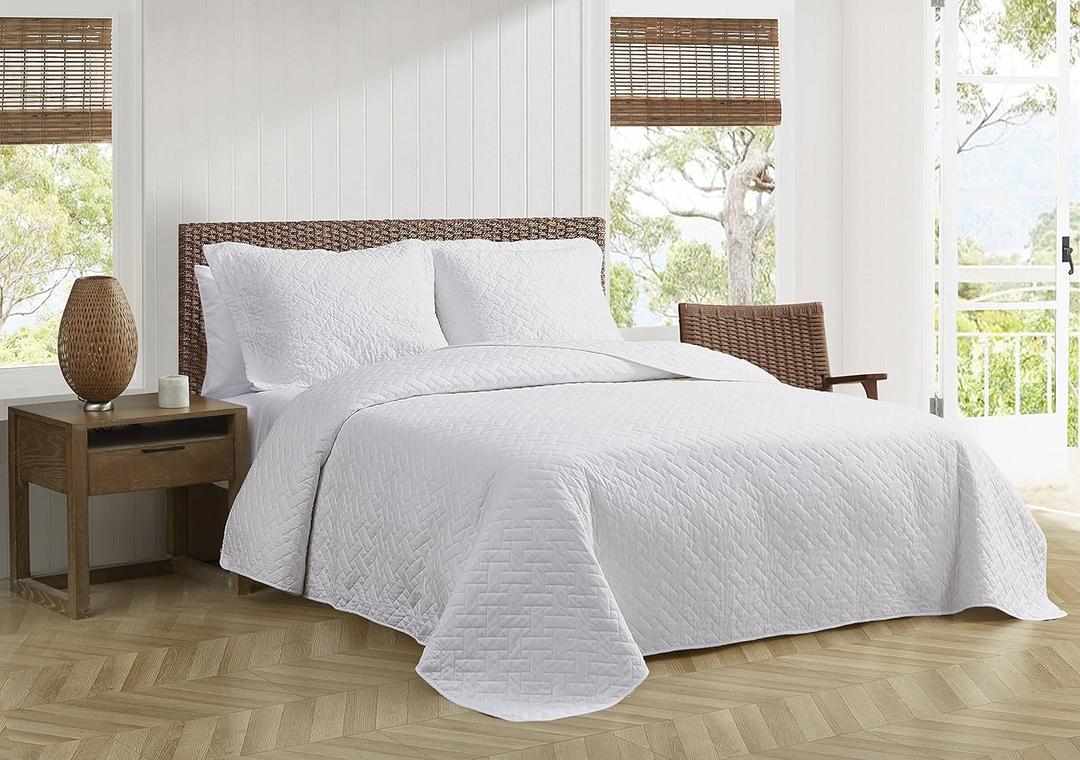 Tommy Bahama - King Quilt Set, Soft Bedding with Matching Shams, Cozy Bedspread, Bedding Set for All Seasons (Chevron White, King)