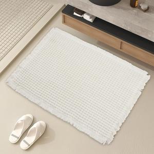 Waffle Bath Mat Rug, 18" x 25" Super Absorbent Non Slip Bath Mats for Bathroom Floor, Ultra Soft Bathmat Machine Washable Bathroom Rugs with Tassels, White