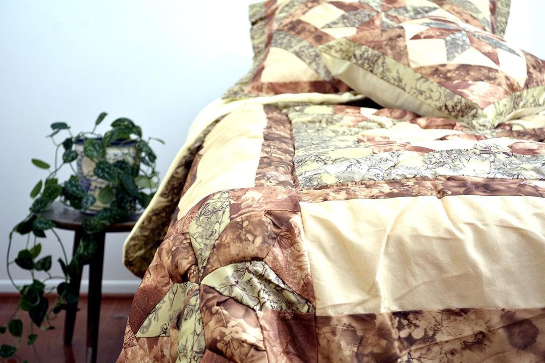 Tache Elegant Floral Patchwork Log Cabin Green Gold Brown Cottage Quilt Sets (Star-Crossed, Twin)