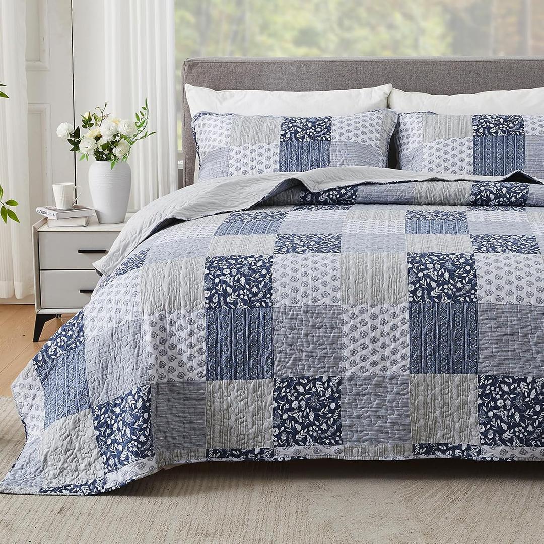 Cozyholy Navy Blue Gray Alaskan King Quilt Set 132x120, 3 Piece Quilted Bedspread Set Patchwork Plaid Bedding Comforter Set Reversible Lightweight Microfiber Bed Spread Coverlet Set for All Seasons