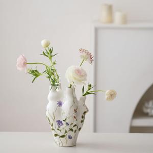 Irregular Heart Ceramic Vase, Aesthetic Vintage Floral Vase,Suitable for Dried Flower,Distinctive Decoration for Home Decor, Table, Living Room, Bookshelf