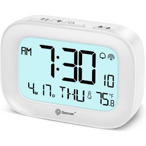 Geevon Small Digital Atomic Alarm Clock for Bedroom, Portable Battery Operated Travel Desk Clock for Heavy Sleepers, with 10s Backlight, Temperature, 3 Inch Display, White