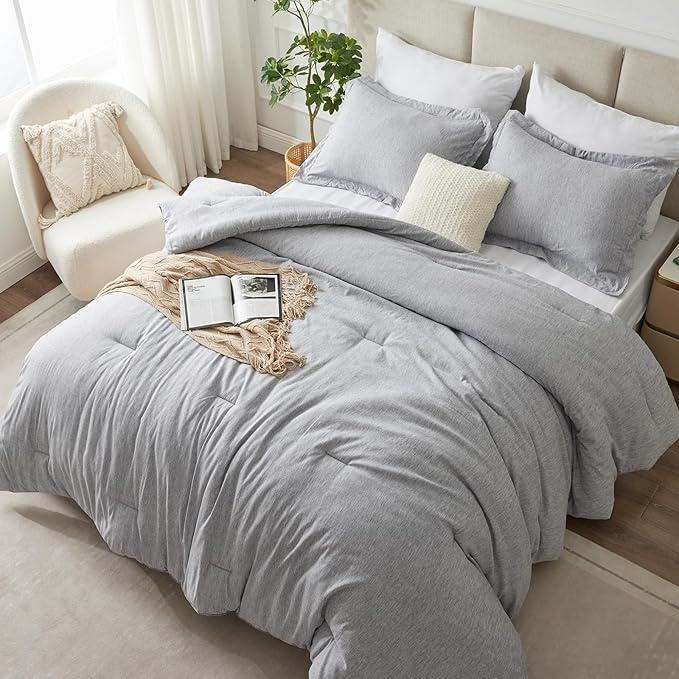 CozyLux Comforter  Size 102x90