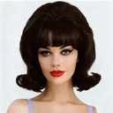 Short Brown Wig With Bangs for Women 50s 60s Retro Bouffant Beehive Wigs Shoulder Length Synthetic Fiber Wig for Costume Daily Cosplay Use