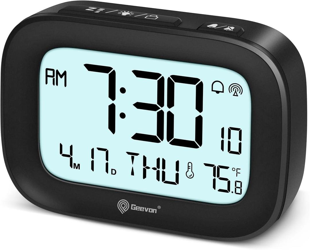 Geevon Small Digital Atomic Alarm Clock for Bedroom, Portable Battery Operated Travel Desk Clock for Heavy Sleepers, with 10s Backlight, Temperature, 3 Inch Display, Black
