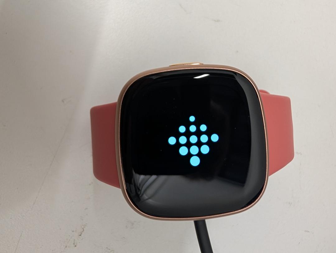 Fitbit Versa 4 Fitness Smartwatch with Daily Readiness, GPS, 24/7 Heart Rate, 40+ Exercise Modes, Sleep Tracking and more, Pink Sand/Copper Rose, One Size (S & L Bands Included)