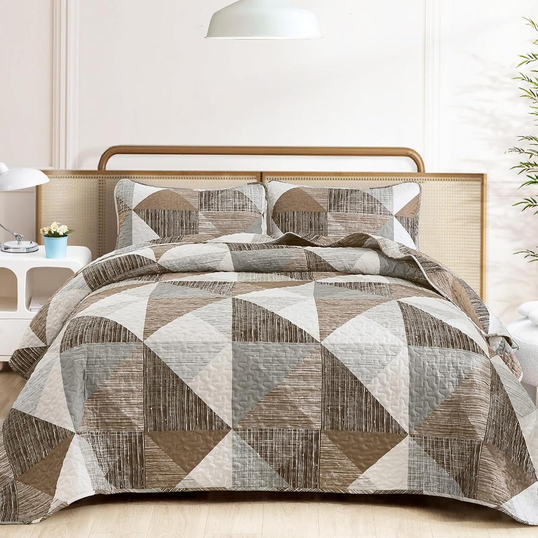 Dintszyayue King Size Quilt Brown, 3 Pieces Patchwork Bedspread Bedding for King Size Bed, Soft Lightweight Microfiber Geometric Coverlet Set for All Season Quilts with 2 Pillowcases