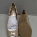 Bandolino Women's Rainaa Pump (6 Wide, Light Natural Patent 101)