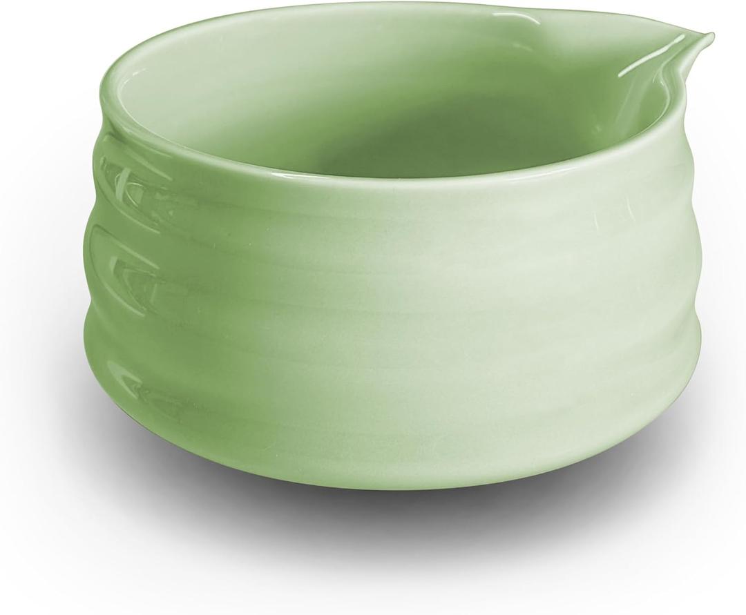 AIYICIII Ceramic Matcha Bowl with Spout 500ml / 17oz, Japanese Chawan for Whisking & Pouring, Handmade Matcha Tea Bowl for Green Tea Ceremony & Daily Use (Matcha Green)
