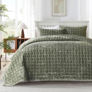 Grassix Velvet Quilt King Size - Luxe Olive Green Quilt Set, Lightweight Velvet Comforter Soft, Geometric Coverlet Bedspreads with 2 Shams, 3 Pieces, Perfect for House Warming Gift, All Season