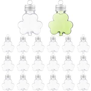 20 Pcs 50 ml Lucky Hanging Clover Bottles Mini Clover Shaped Beverage Bottles Paired with DIY Shamrocks Ornament for Party Favors, Drink Containers, Gift Supplies (Clear)