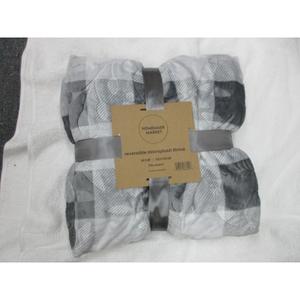 Homemade Market
Reversible Microplush Throw
50 X 60"
