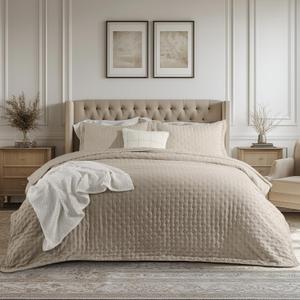 Bedsure King Quilt Set - Ultra Soft Quilt Bedding Set for Modern Farmhouse Bedroom Decor, Lightweight All-Season King Size Comforter with 2 Pillow Shams, Taupe Summer Bedspread Coverlet 106x96 Inch (14 - Taupe - Clover)
