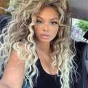 Fencca Ash Blonde Long Curly Wigs for Women Ombre Color Heat Synthetic Curly Wig Mix Blonde Curly Wavy Wig Layered Natural Daily Party Wig