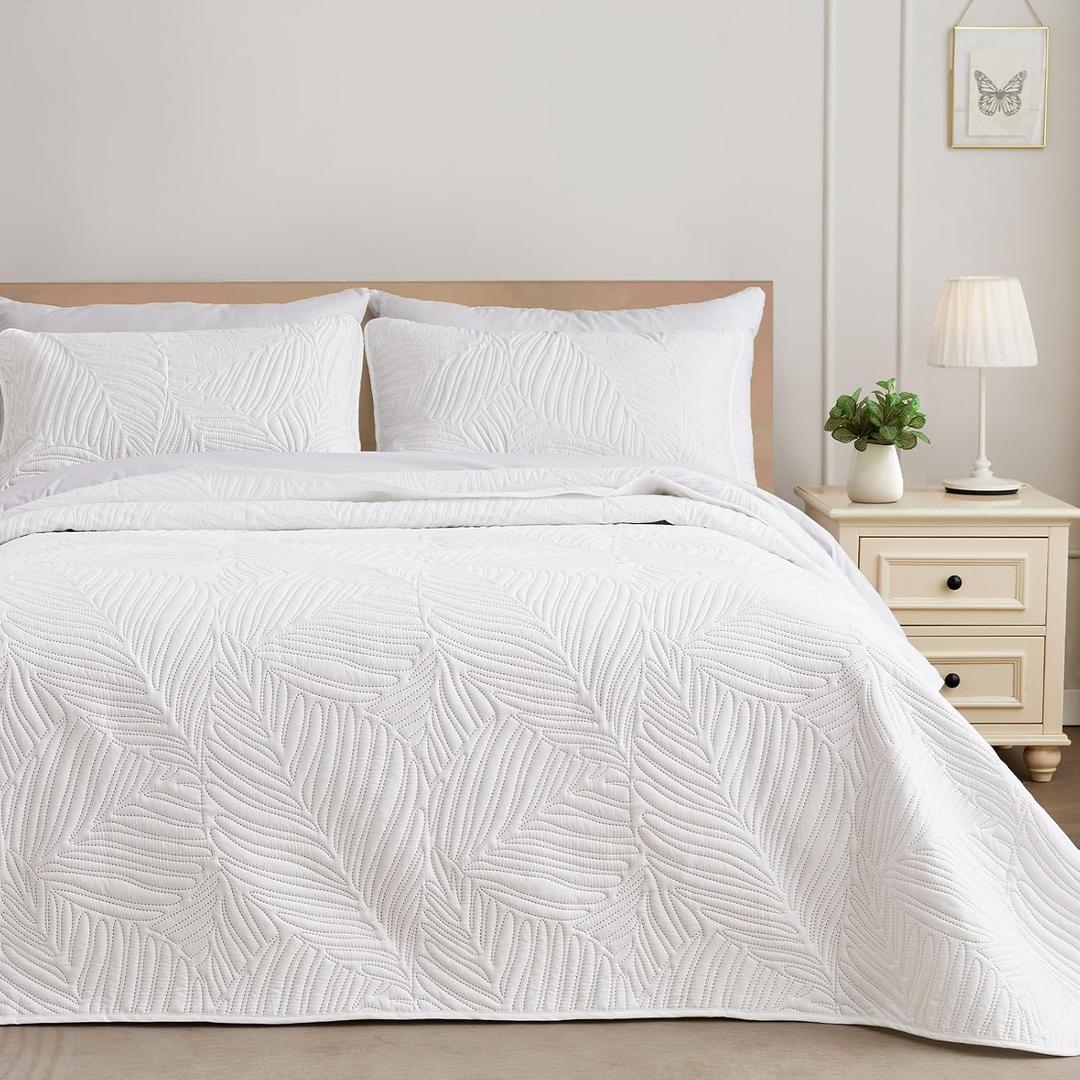 Exclusivo Mezcla King Size Quilt Bedding Set, Lightweight White Quilts King Size for All Seasons, Soft Microfiber Bedspreads Coverlets Bed Cover with Leaf Pattern, 3 Piece