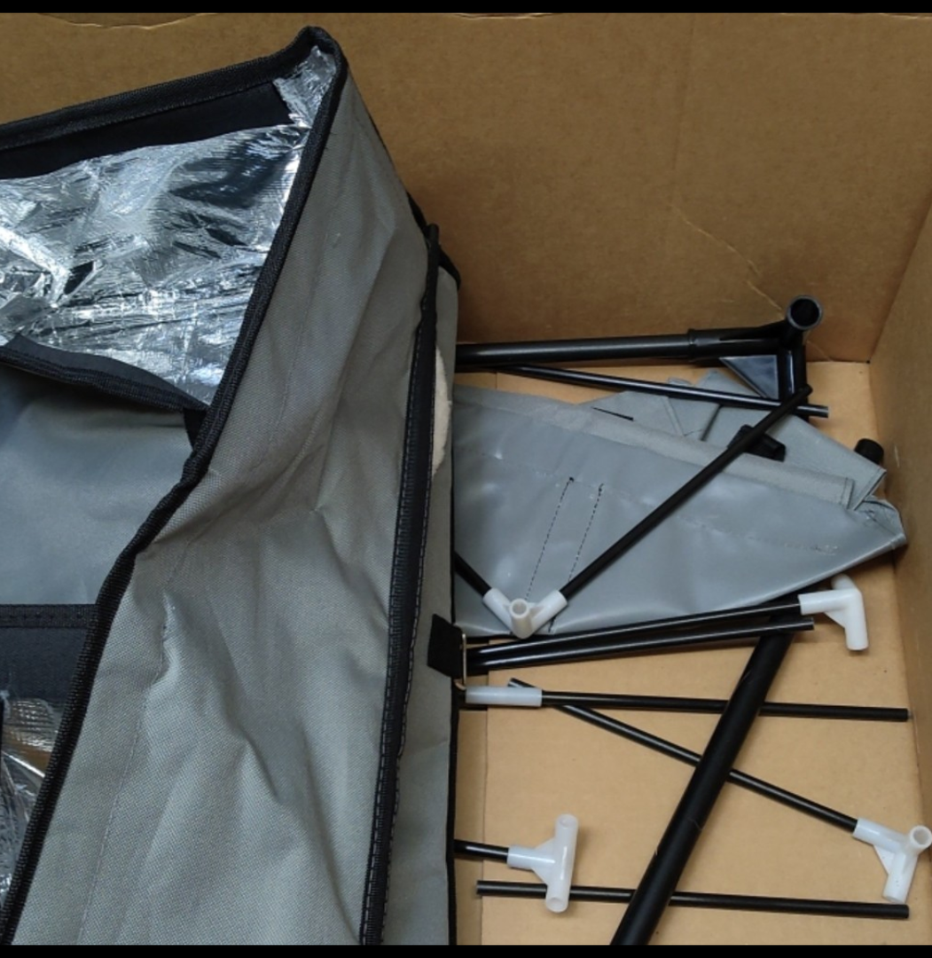 Insulated Box With Hole In It 17x10"