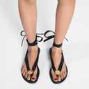 VorisVina Black Cute Flat Sandals for Women Ankle Strappy Thong Sandals Ladies Summer Dress Flip Flops with Metal Circular
