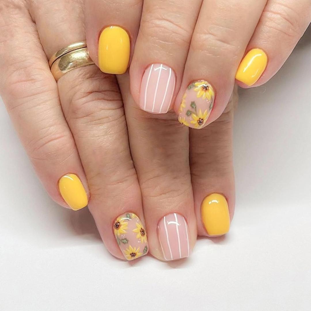 Square Press on Nails Short Yellow Fake Nails Sunflower Flower Acrylic Nails Press ons Full Cover Retro Oil Painting Style Glue Stick on Nails for Women Girls 24 Pcs