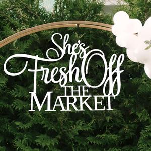 She's Fresh off the Market Sign for Backdrop,Wooden Wedding Party Wall Decor for Bridal Shower Bachelorette Engagement Party Decorations Supplies(16.93×11.02 in)
