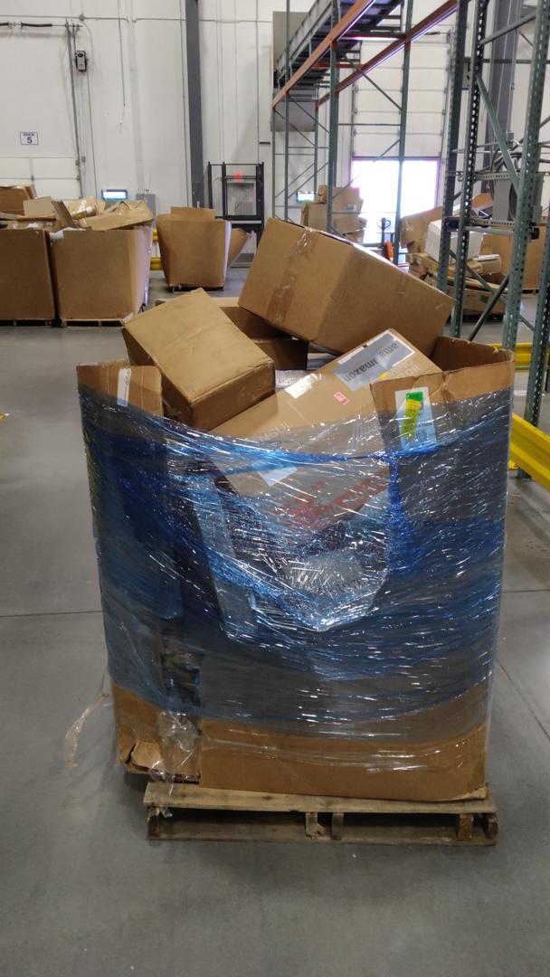 Pallet of Salvage Items Pallet of Salvage Items