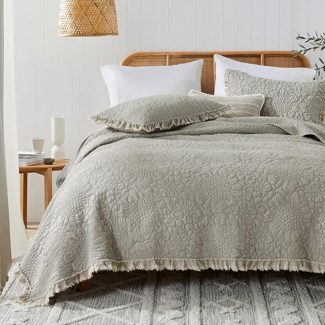 HORIMOTE HOME Beige Ruffled Quilt Queen Size, Stone-Washed Microfiber Lightweight Crinkled Farmhouse Rustic Shabby Chic Bedding Set, 3 Pieces Reversible Bedspread with Pillow Shams for All Season