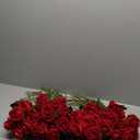 50 PCS Fake Red Roses, Artificial Red Flowers Bulk Realistic Silk Faux Rose with Stems for Wedding Decoration Anniversary Bridal Bouquet DIY Floral Arrangement Romantic Home Decor Gifts