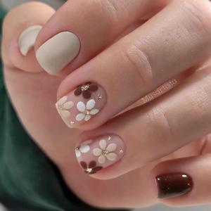 24 Pcs Fall Press on Nails Short Square - ZIFANHU Fake Nails Flowers Design Brown Glue on Nails Artificial Glossy Full Cover Autumn Small Stick on Nails for Women Nail Art DIY