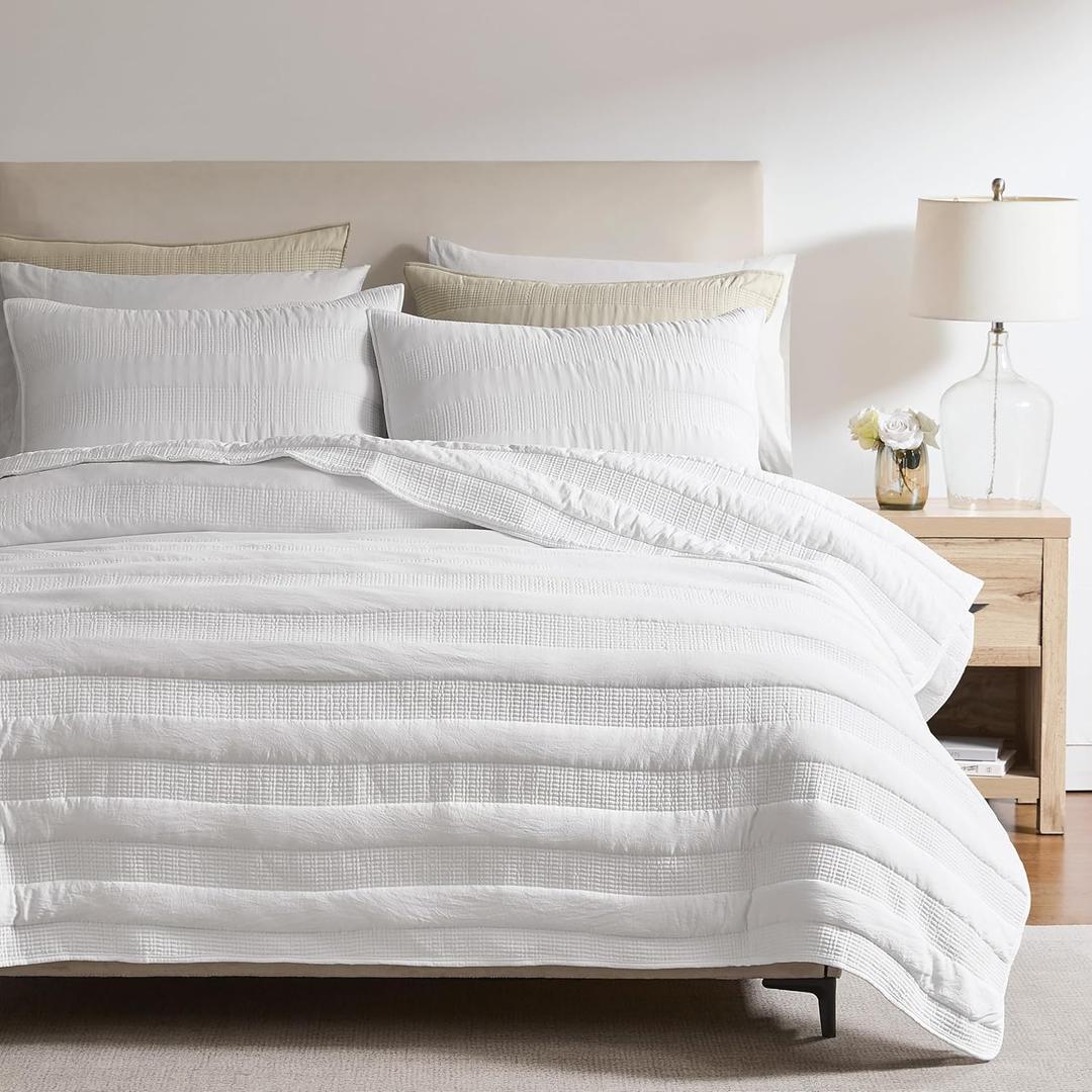 White Striped King Size Quilt Set, Lightweight Pick Stitch Bedspread with 2 Shams, Soft Cloud Chambray Farmhouse Country Textured Coverlet Rustic Thin Comforter Spring Summer, 3-Piece Bedding Set