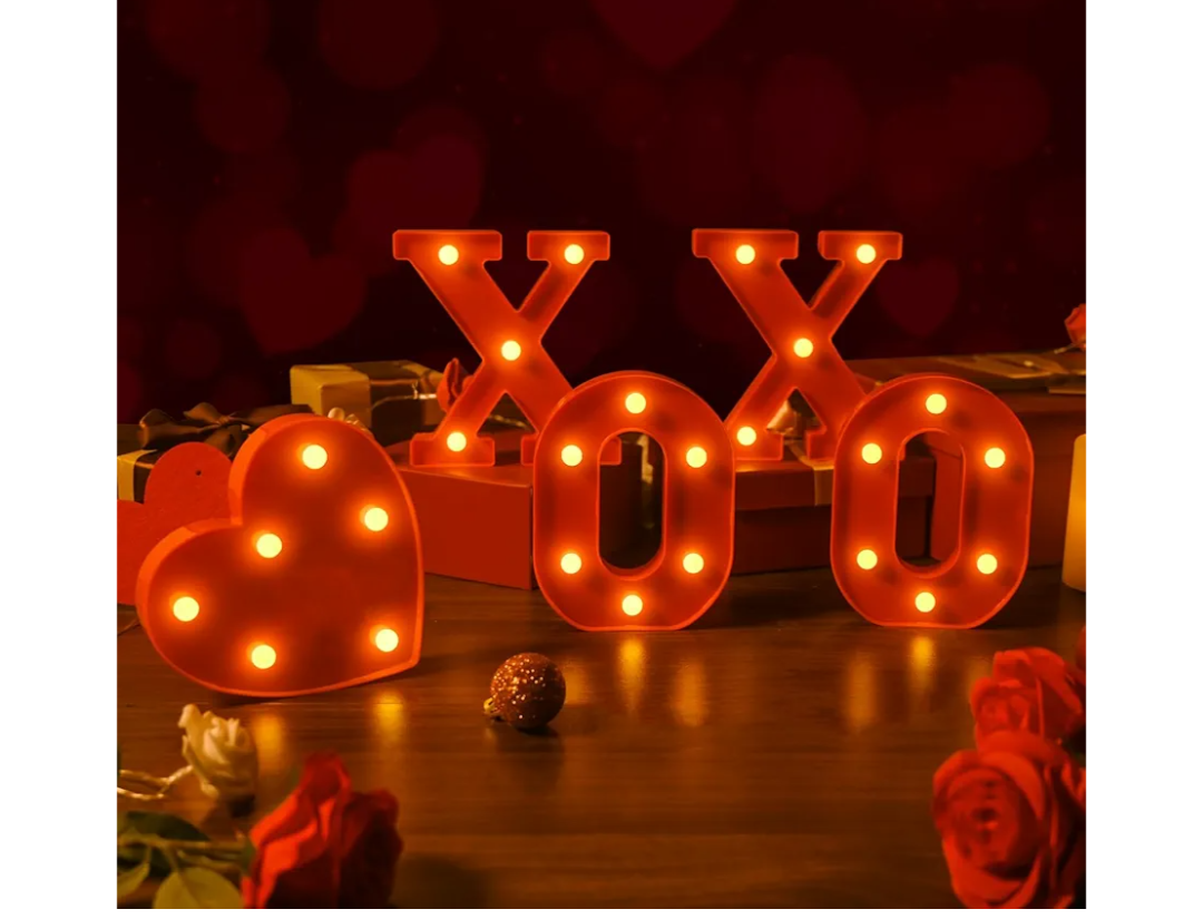 EDYCON 5Packs Valentine's Day Letter Lights Sign Table Decorations LED Light up Letters Battery Powered Letter for Home Party Bedroom Tabletop Fireplace Indoor Decor(XOXO Heart)
