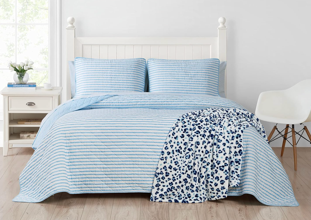 Queen Quilt Set, Reversible Cotton Bedding with Matching Shams, All Season Home Decor (Double Stuff Blue, Queen)