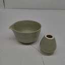Matcha Bowl with Spout, 18 oz Large Ceramic Tea Bowl for Matcha Powder Tea Preparation (Light Green)