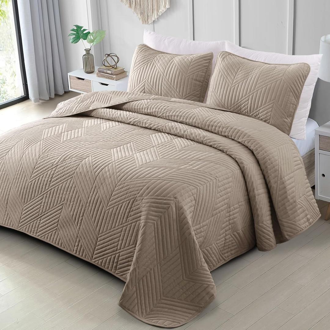 Exclusivo Mezcla Ultrasonic King Quilt Bedding Set, Lightweight Taupe Bedspreads Soft Modern Geometric Coverlet Set for All Seasons (1 Quilt and 2 Pillow Shams)
