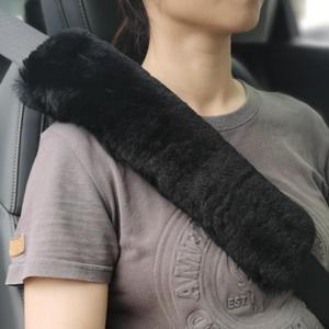 Soft Genuine Sheepskin Wool Auto Seat Belt Cover Seatbelt Shoulder Pad for a More Comfortable Driving, Compatible with All Cars(Black) (1pc-13.7inch)