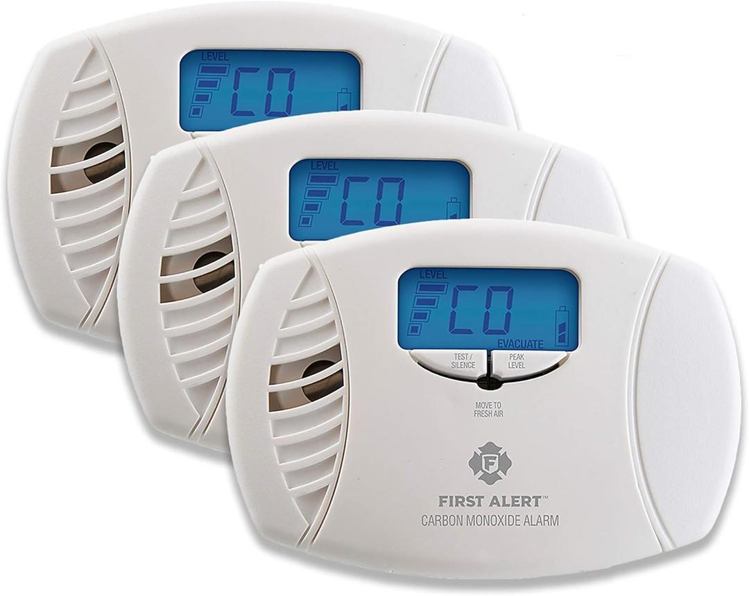 FIRST ALERT Dual-Power Plug-In Carbon Monoxide Detector with Battery Backup and Digital Display, CO615 , White, Pack of 3
