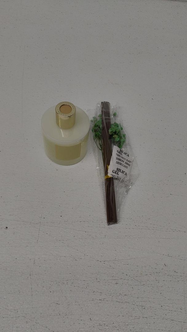 Cocorrna Reed Diffuser - Bamboo Stream Scented Diffuser with 8 Sticks Home Fragrance Reed Diffuser for Bathroom Shelf Decor (Flower/6.7 Ounce/1pack)