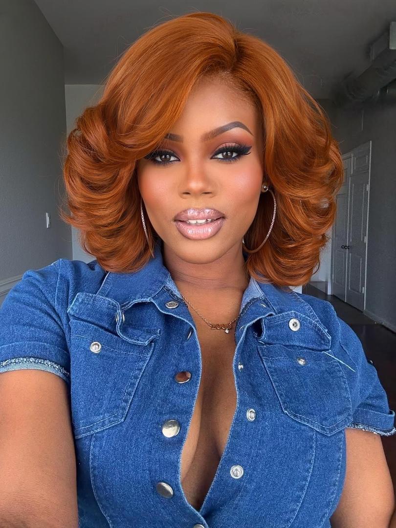 Quantum Love Layered Yaki Wavy Ginger Wig with Bangs for Women Orange Brown Short Curly Shoulder Length Bob Wigs Gluless Synthetic Hair for Daily Life Party (Ginger Brown)