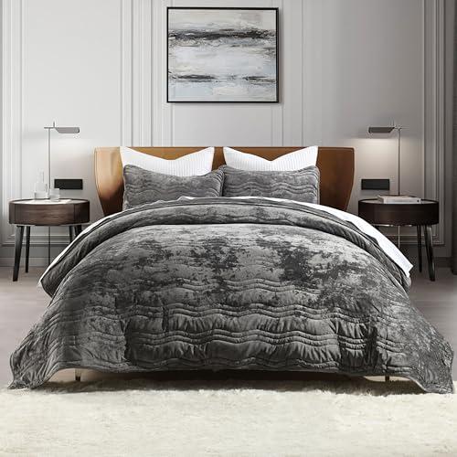 AJOCCI Velvet Quilt Set, Grey Velvet Quilt King Size Comforter Set, Luxury Bedding Soft Plush Bedspread, Machine Washable Coverlet, All-Season 3 Pieces