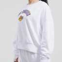 Pro Standard Womens NBA Classic Chenille Crewneck Sweatshirt, Size M